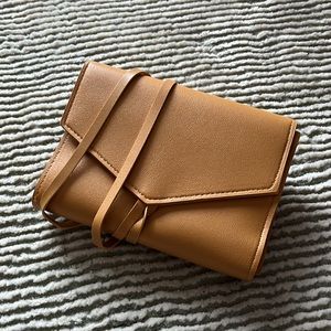 Glass Ladder & Co. Katherine Tech Organizer Roll in Honey Brand New